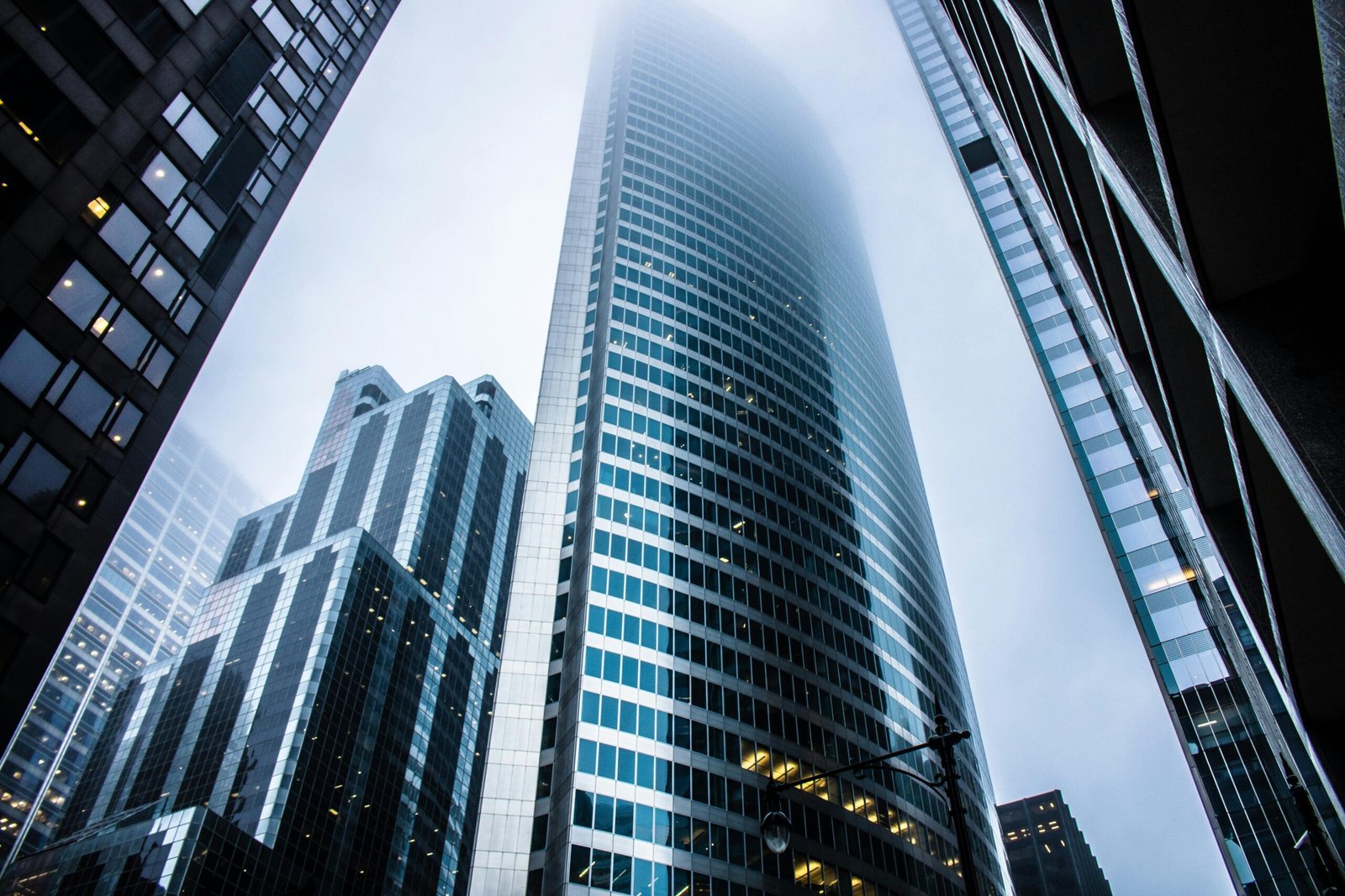 Vehicle title and registration services for auto dealers, banks, and law firms